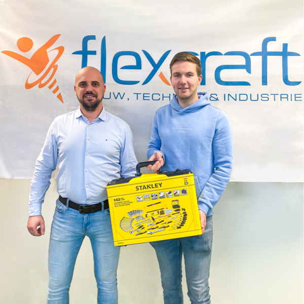 Links: (Sander Loos, Intercedent Flexcraft Bouw, Techniek en Industrie) Rechts: (Onze winnaar Jasper de Graaf, Boele en van Eesteren)